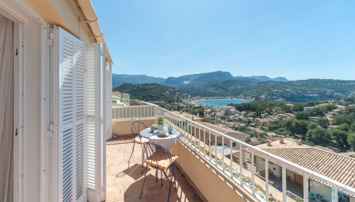 Mallorca Immobilie mit Blick von der Terrasse aufs Meer